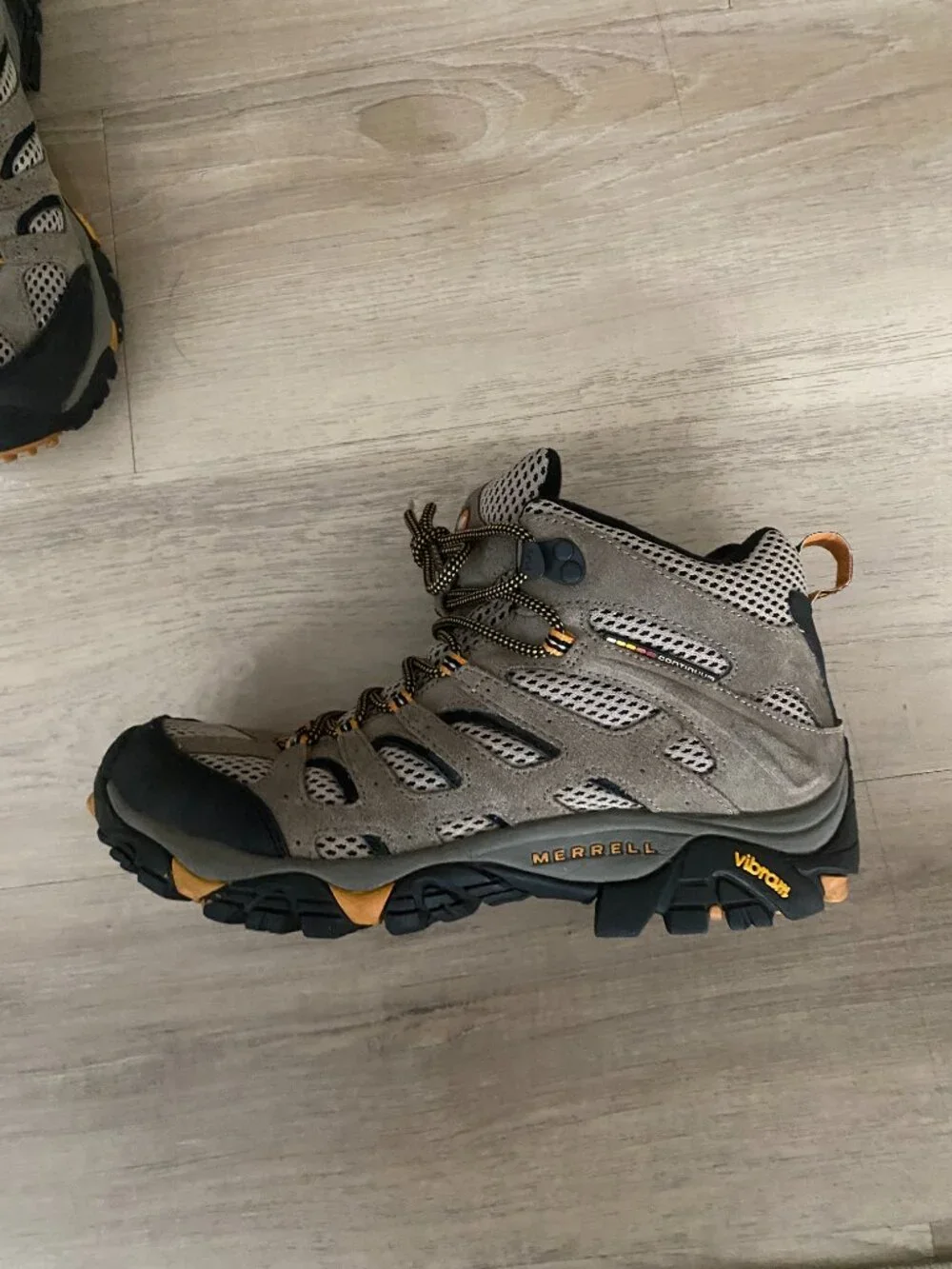 Merrell Moab Hiking Shoes | Women’s 11 | Men’s 9 | Walnut Vibram Trail Outdoor